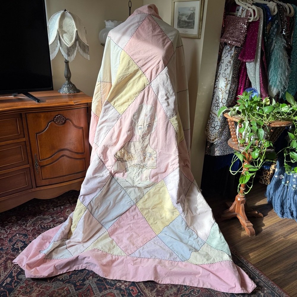 Elegant Patchwork‎ Quilt with Pastel Colors